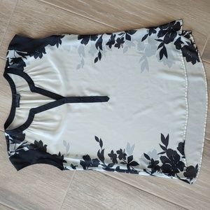 EUC The Limited Sz S Cap Sleeve Top V-Neck, Black/Beige